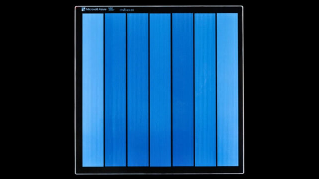 A square with blue columns, on a black background