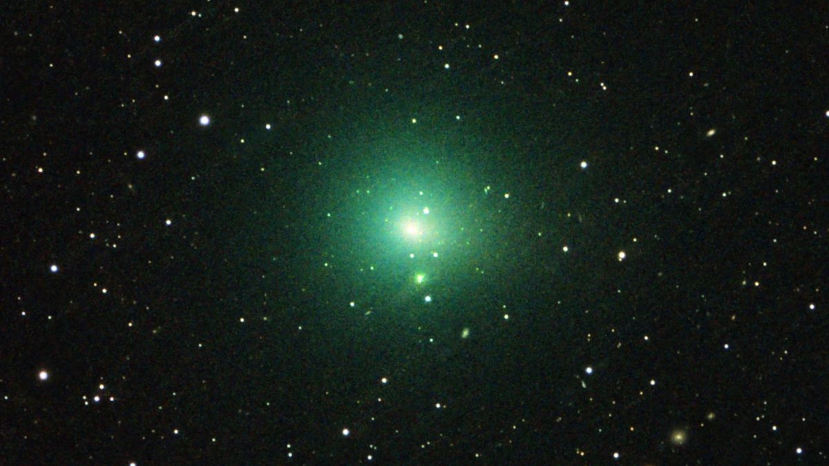 A comet whizzing through the Solar System has astonished scientists by doing something they had never seen before.