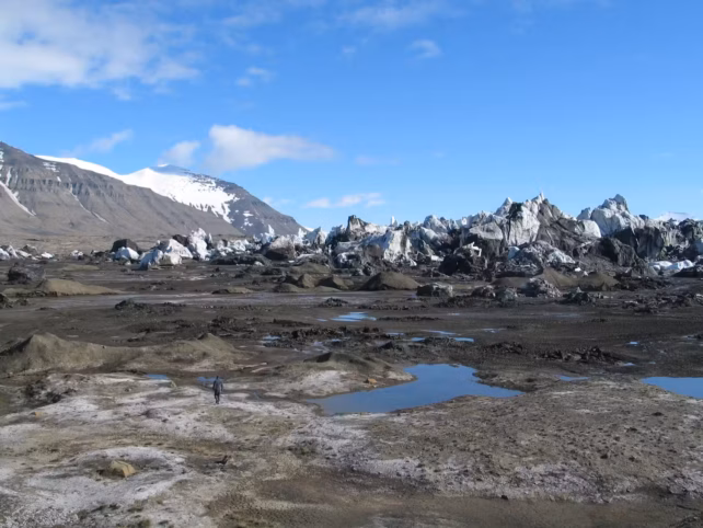 Some Glaciers Can Suddenly Surge Forward – With Dangerous Consequences