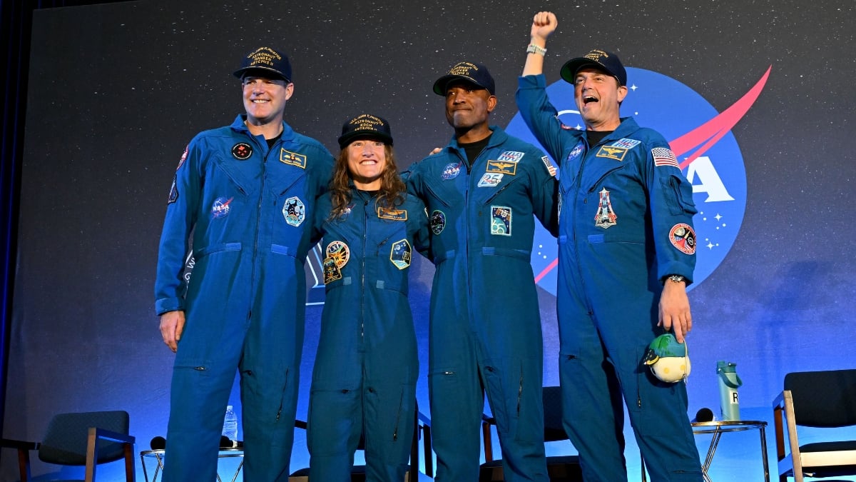 Astronauti z mise Artemis II se podělili o dojmy z návratu na Zemi