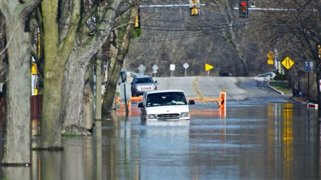 Cars on a flooded road in the US 