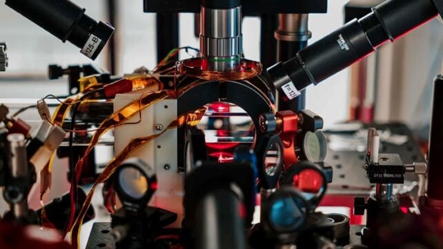A Physicist Made a 'Mini Universe' in The Lab to Check Time Really Exists
