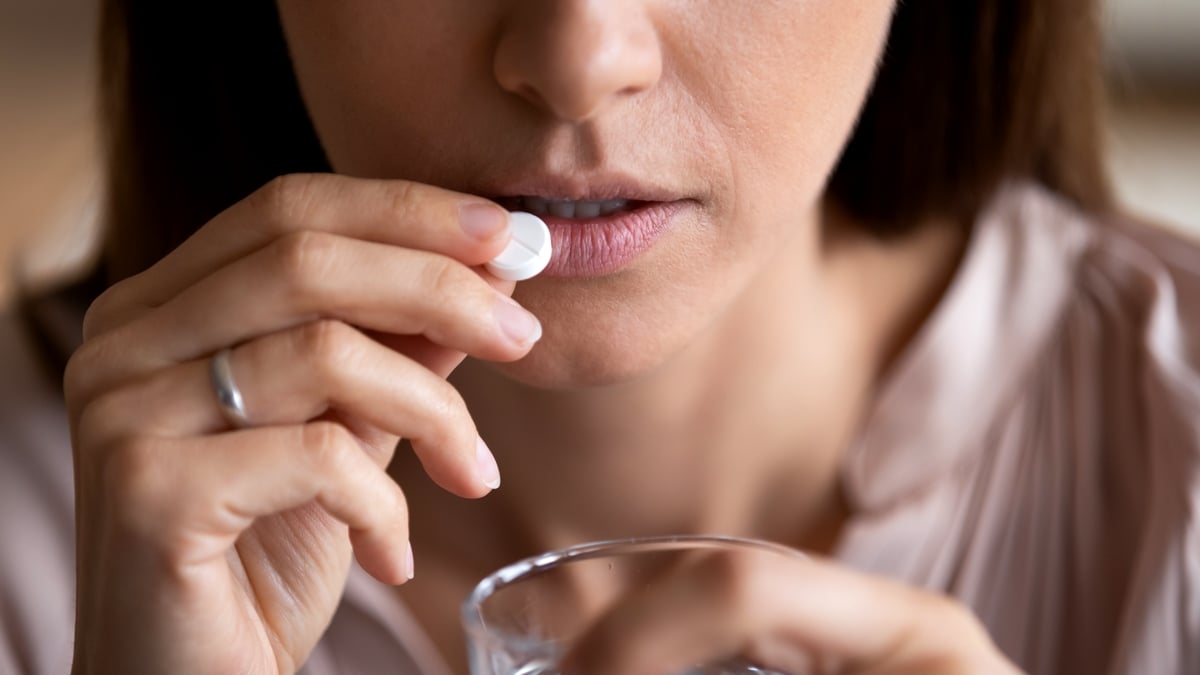 Ženy často volí méně účinný lék na menstruační bolesti