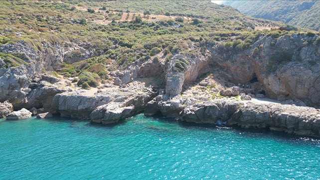 Levant cave
