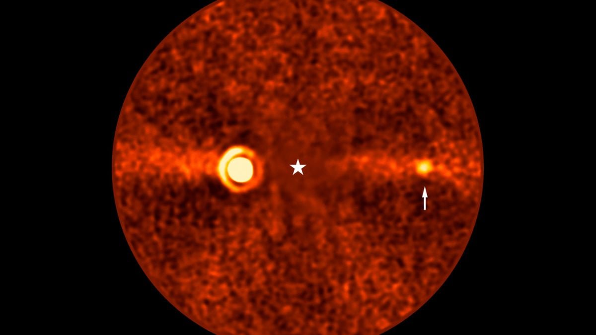 Astronomers accidentally image the faintest planet ever photographed from Earth