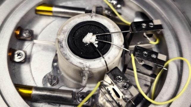 Scientists Watched Carbon Dioxide Being Pulled Out of The Air to Form Graphite