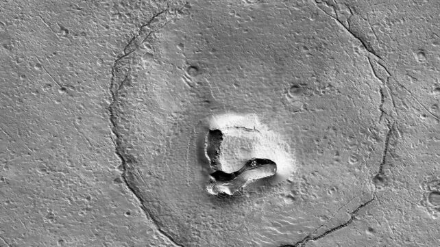 Astronomers Spotted a 'Bear' on Mars