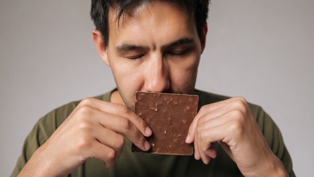 Smelling Dark Chocolate Helped Men Complete 18 More Reps During 'Leg Day'