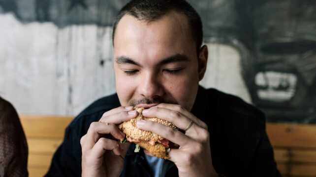 Changing When You Eat on Weekends Is Linked to Heart Risks in Men