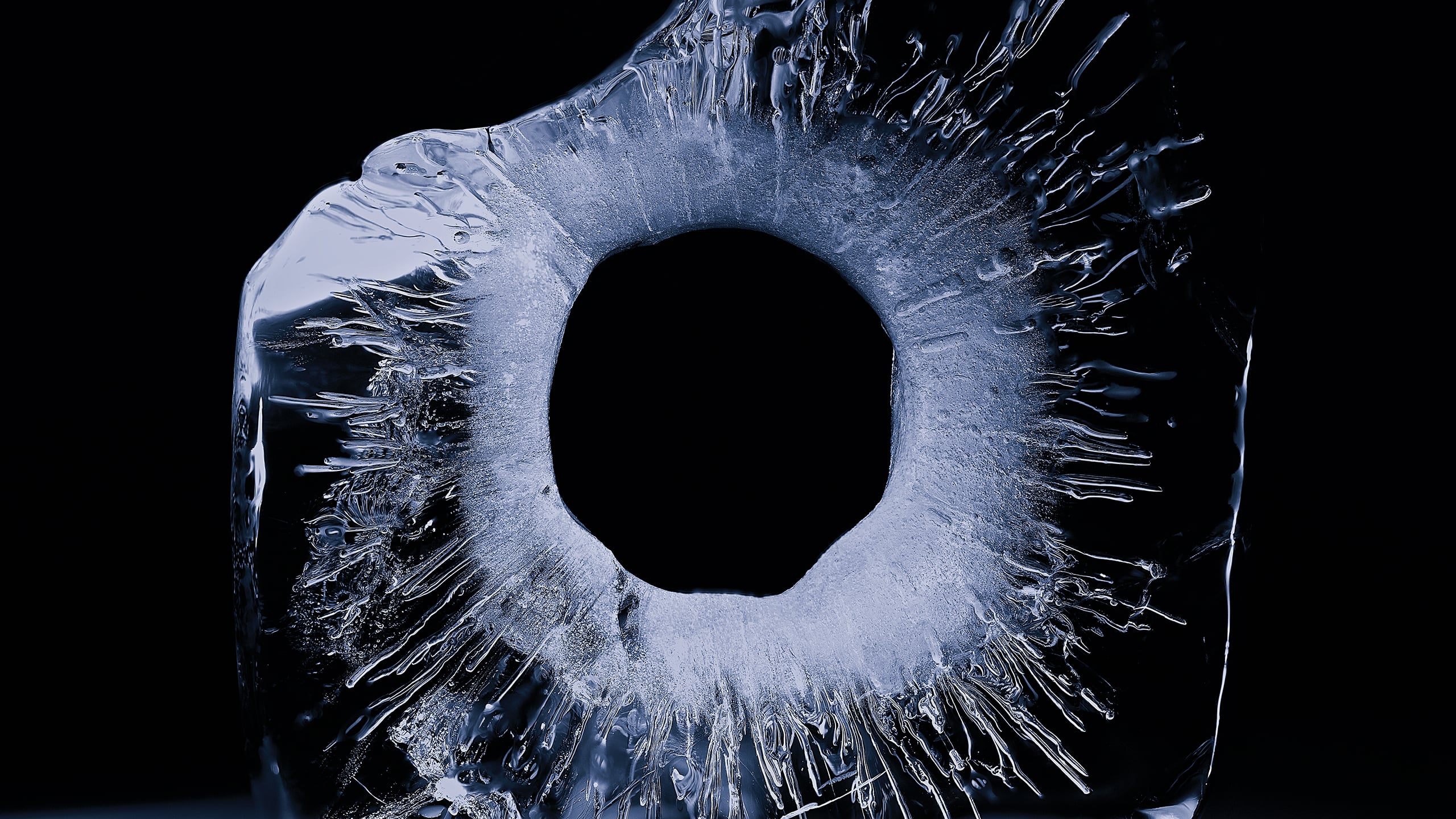 Ilustração do BioPykrete mostrando sua estrutura reforçada com cristais de celulose e proteína antifreeze.