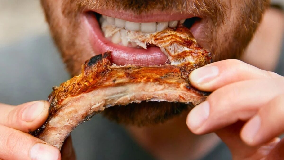 Study Shows Meat Eaters Are More Likely to Survive to 100, But There's a Catch