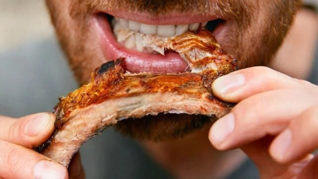 Study Shows Meat Eaters Are More Likely to Survive to 100, But There's a Catch