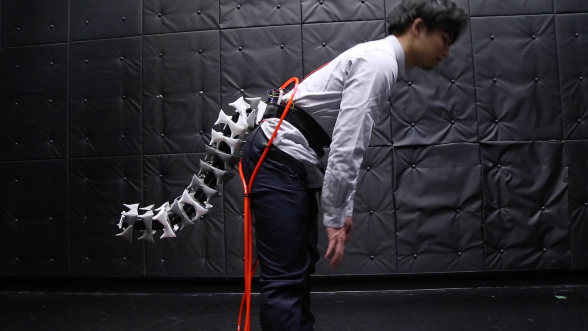 Japonští vědci vyvinuli robotický ocas pro lepší rovnováhu