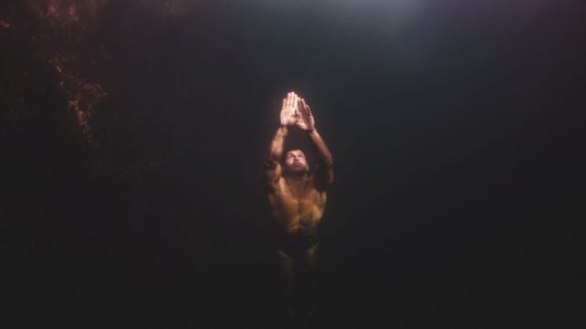Freediving Seems to Reorganize The Human Brain on a Large Scale