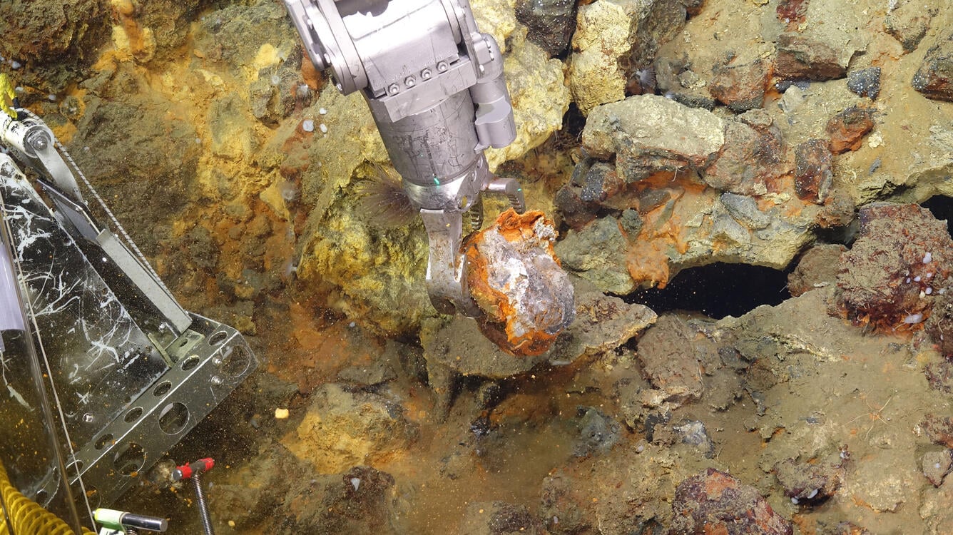 Scientists Collected Deep-Sea Rocks. They Spontaneously Caught Fire in The Lab