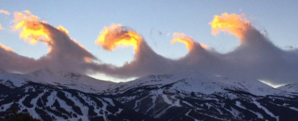 These beautiful clouds look like perfectly breaking waves