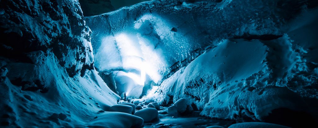 For The First Time, Scientists Have Captured 'Alien Ice' Crystallising on  Earth