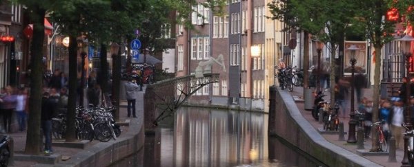Autonomous robot arms are going to 3D-print a bridge in Amsterdam