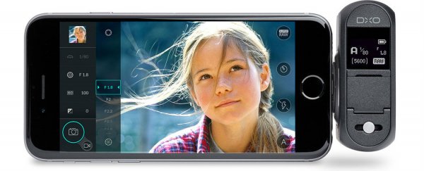 Here's how to turn your iPhone into a 20-megapixel super camera