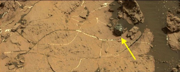Curiosity has spotted a weird metallic meteorite on Mars