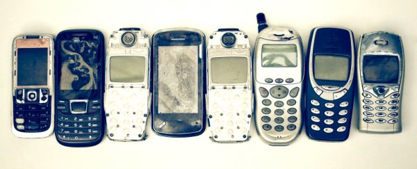 Your crappy old phone battery could power a solar lamp for 3 years