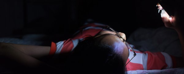 Scientists might have figured out how to use a phone in bed without your affecting sleep