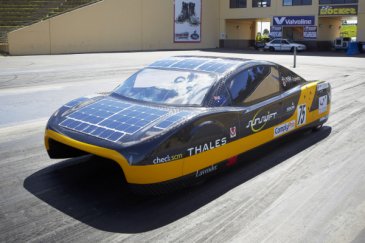 A solar car built by Australian students has broken the electric vehicle world speed record