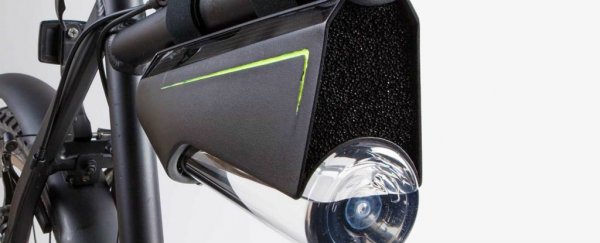 This self-filling water bottle harvests clean drinking water from the air