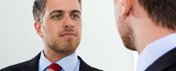 Study confirms that men are more narcissistic than women