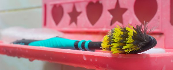 11 things in your bathroom that you really should just throw away
