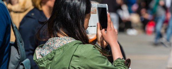 This Russian app lets you take photos of strangers and identify them online