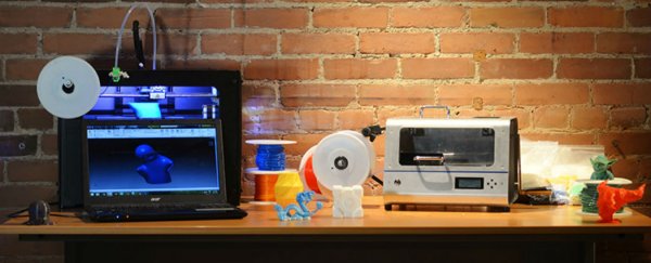 This new device recycles plastic bottles into 3D-printing material