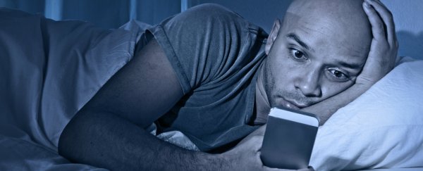 Here's what happens to your body when you check your smartphone before bed