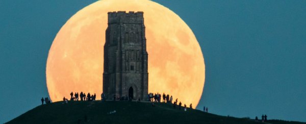 NASA's senior photographer explains the best ways to shoot the rare supermoon