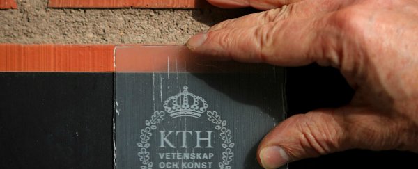 Scientists have developed 'transparent wood' that can build windows, solar cells