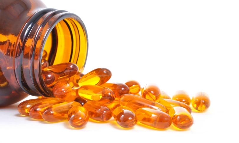 Stephen_VanHorn_fish-oil_Shutterstock