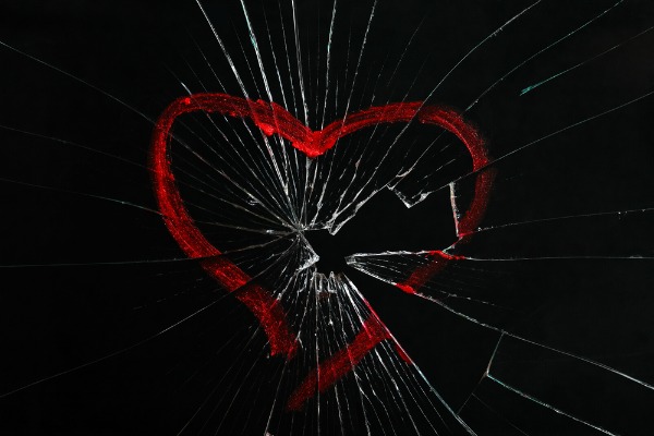 SunnyStudio_brokenheart_shutterstock