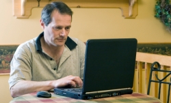 istock_onlineman.jpg istock_onlineman.jpg